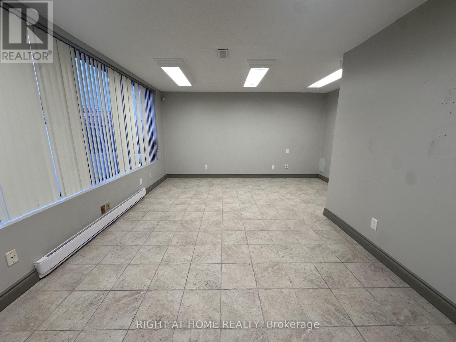 4 - 1228 Gorham Street, Newmarket, Ontario  L3Y 8Z1 - Photo 8 - N12798814