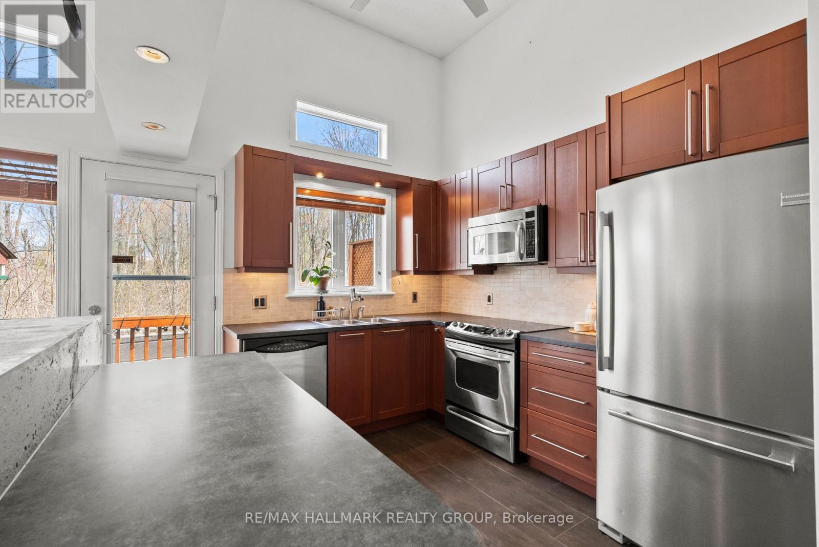 243 Gladeview Private, Ottawa, Ontario  K1T 4A7 - Photo 12 - X13091766