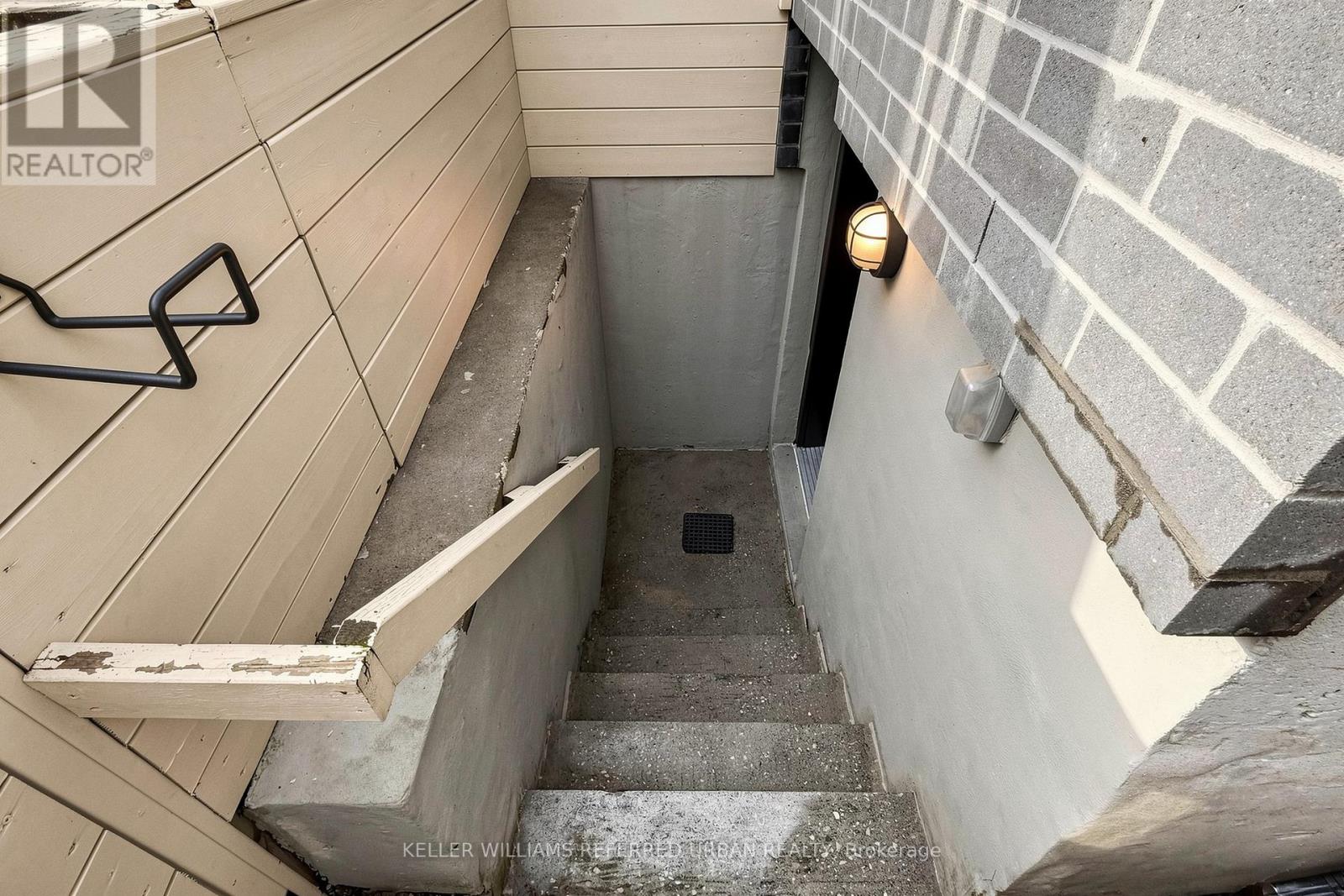 150 Rhodes Avenue, Toronto, Ontario  M4L 3A1 - Photo 30 - E13059478