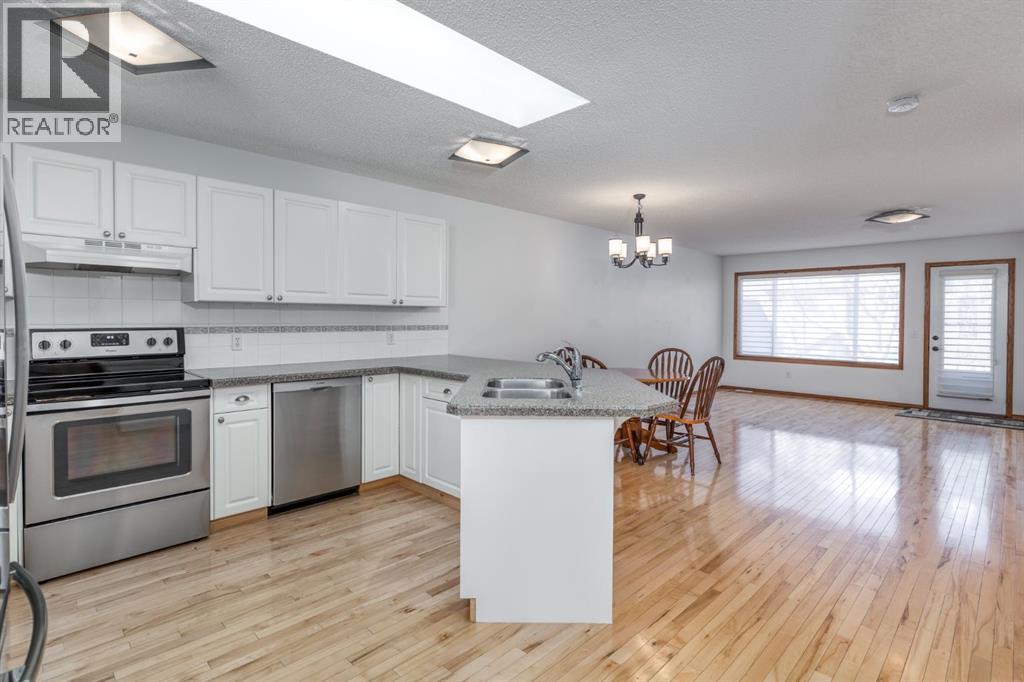 108 Quigley Close, Cochrane, Alberta  T4C 1S4 - Photo 5 - A2292444