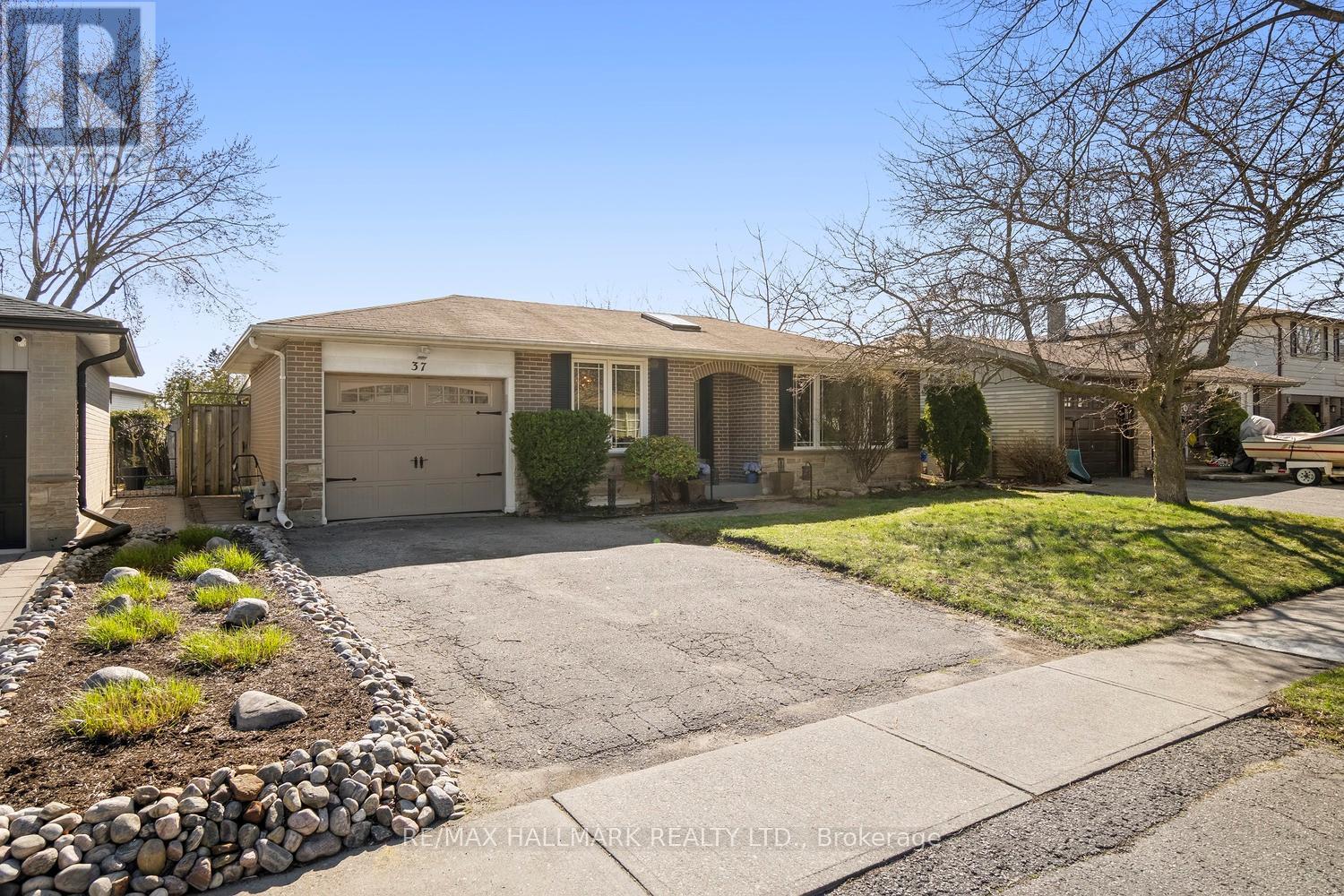 37 LEWIN CRESCENT, Ajax, Ontario