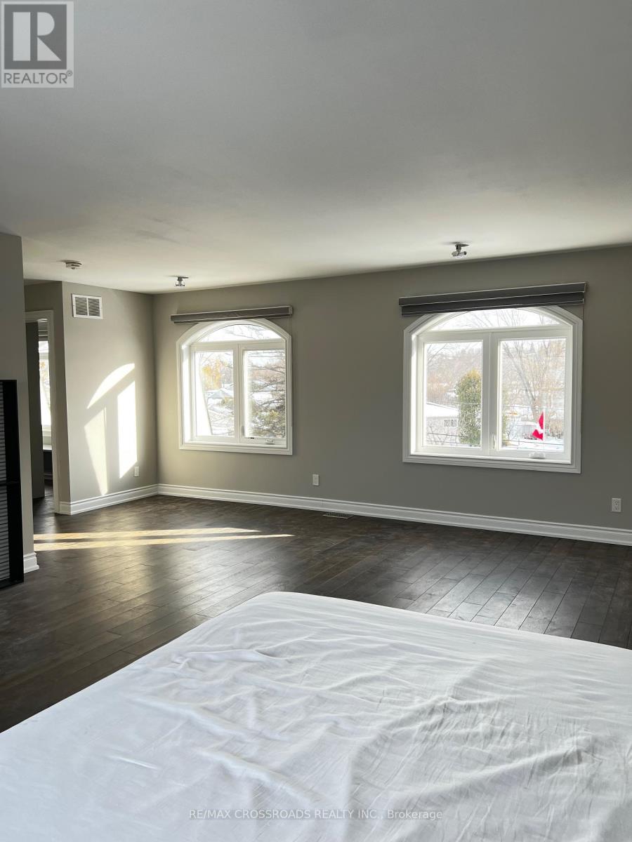 602 Lake Drive S, Georgina, Ontario  L4P 1T5 - Photo 3 - N13093836