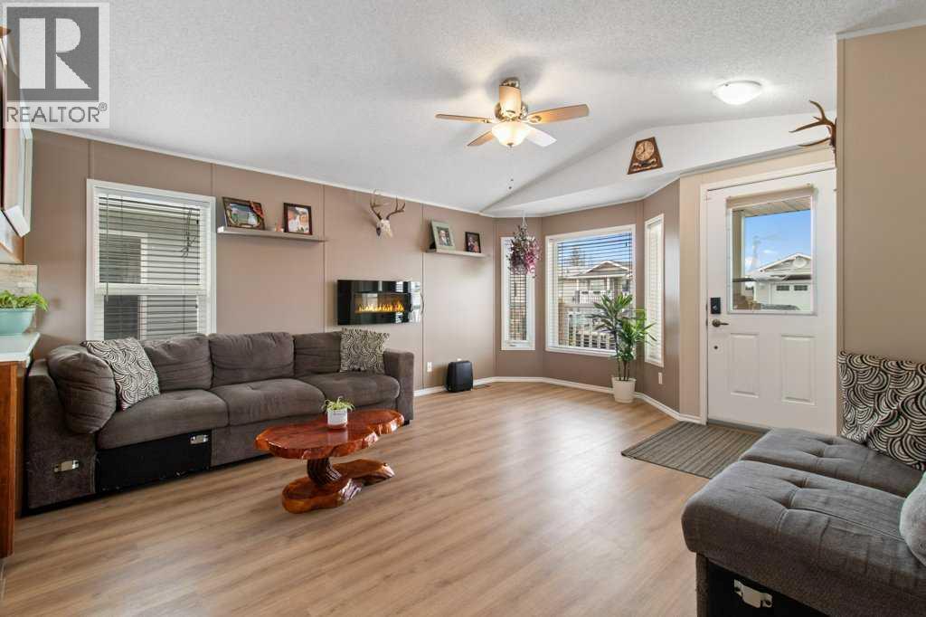 9 Baywood Place, Sylvan Lake, Alberta  T4S 0A7 - Photo 4 - A2306172