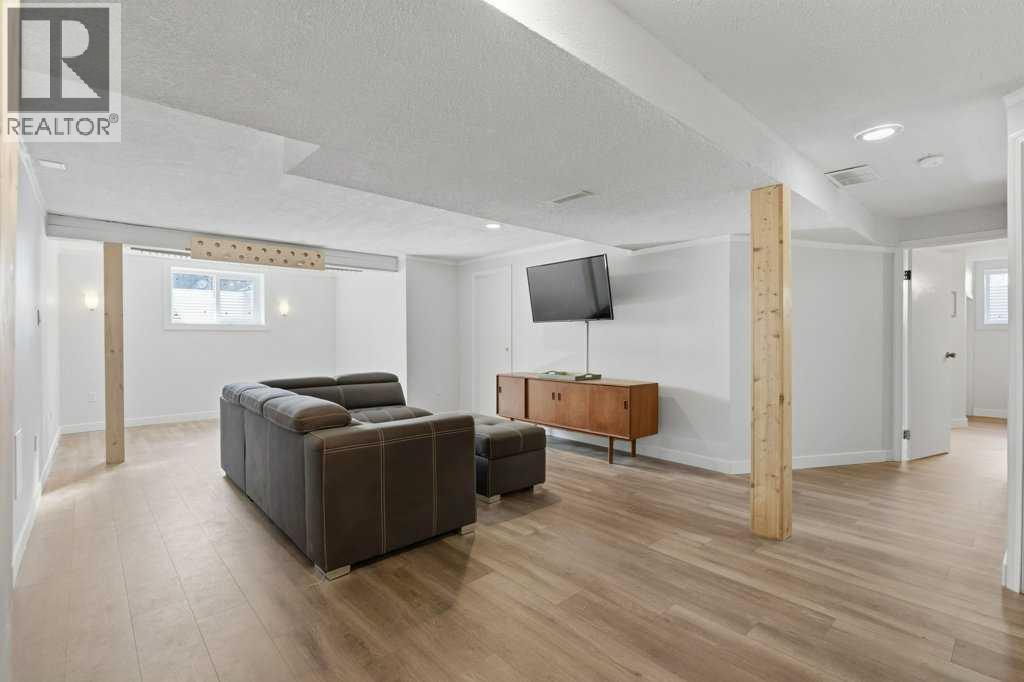 536 Woodhill Place SW, Calgary, Alberta  T2W 3L5 - Photo 30 - A2299102