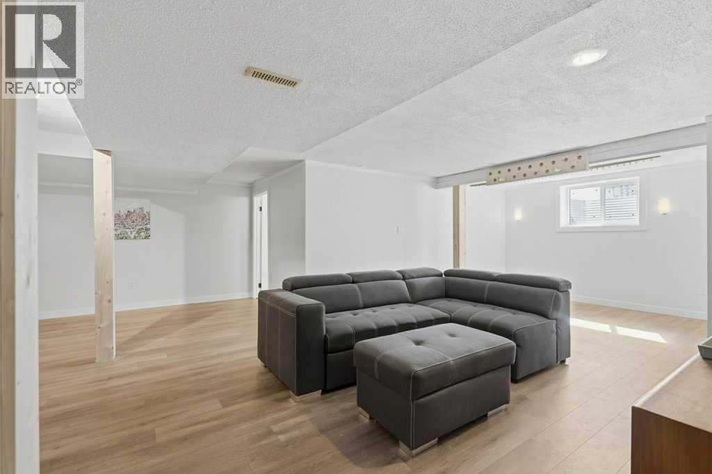 536 Woodhill Place SW, Calgary, Alberta  T2W 3L5 - Photo 34 - A2299102