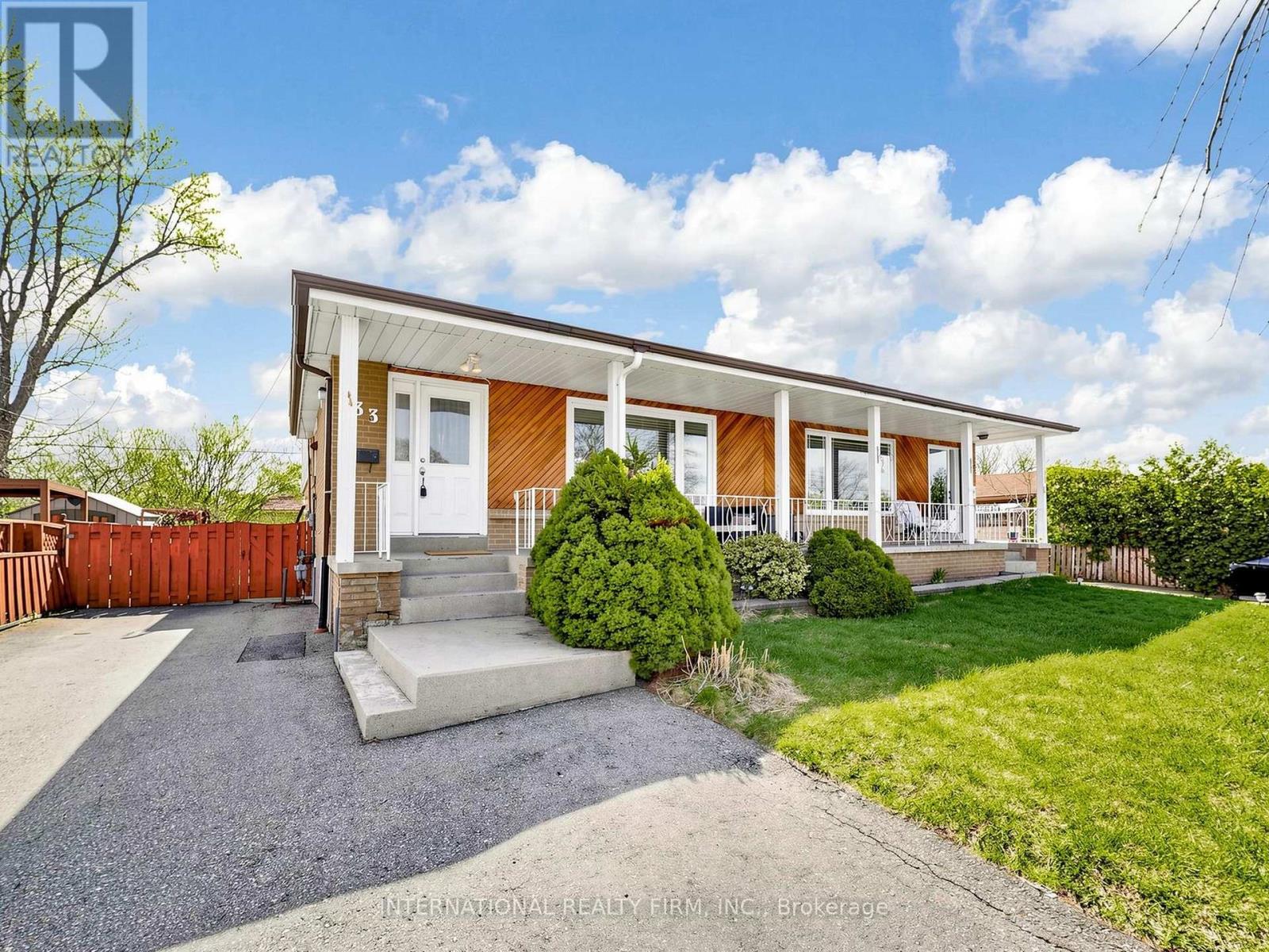 33 Danesbury Crescent, Brampton, Ontario  L6T 1T2 - Photo 1 - W13093766