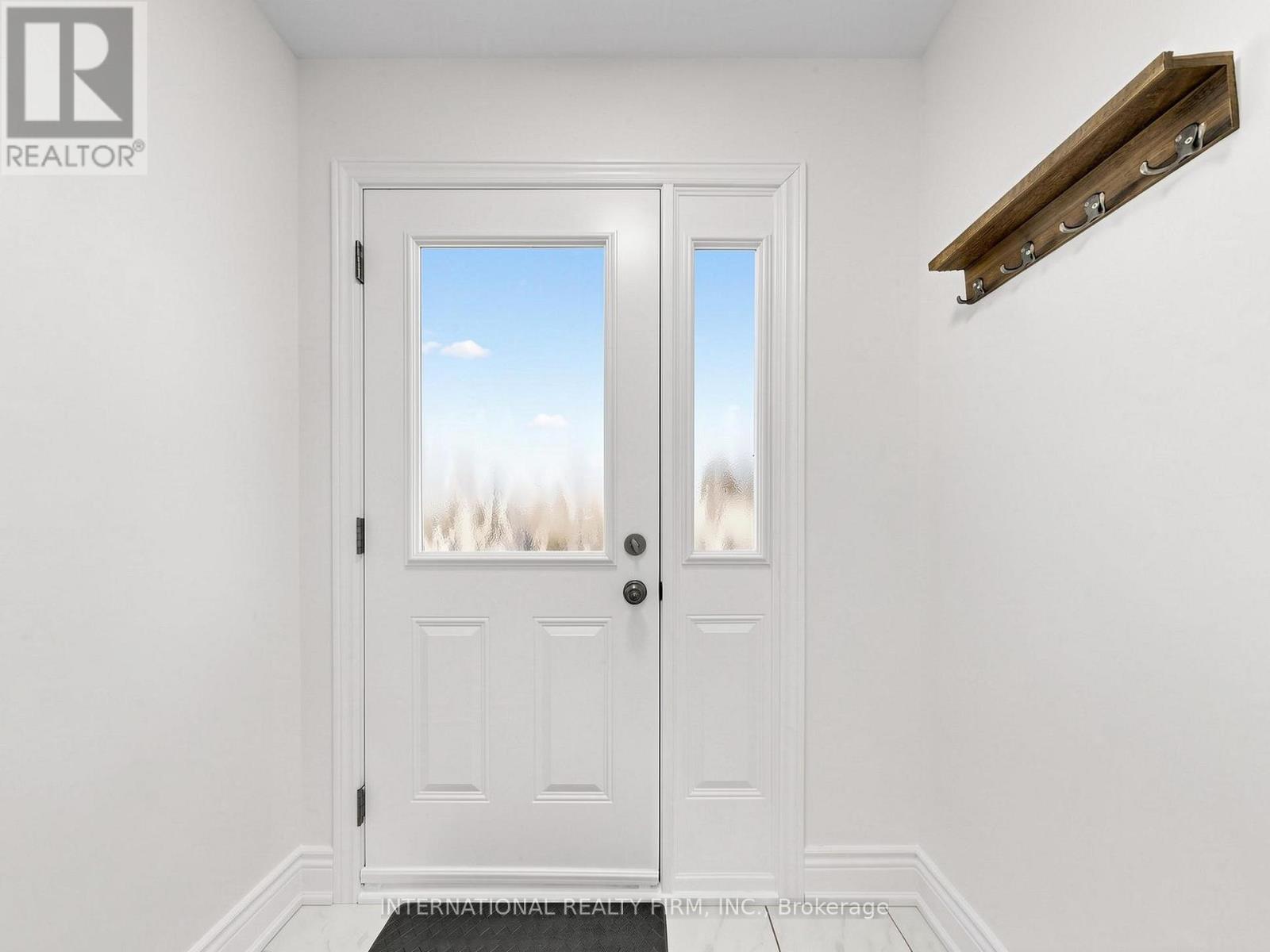 33 Danesbury Crescent, Brampton, Ontario  L6T 1T2 - Photo 3 - W13093766