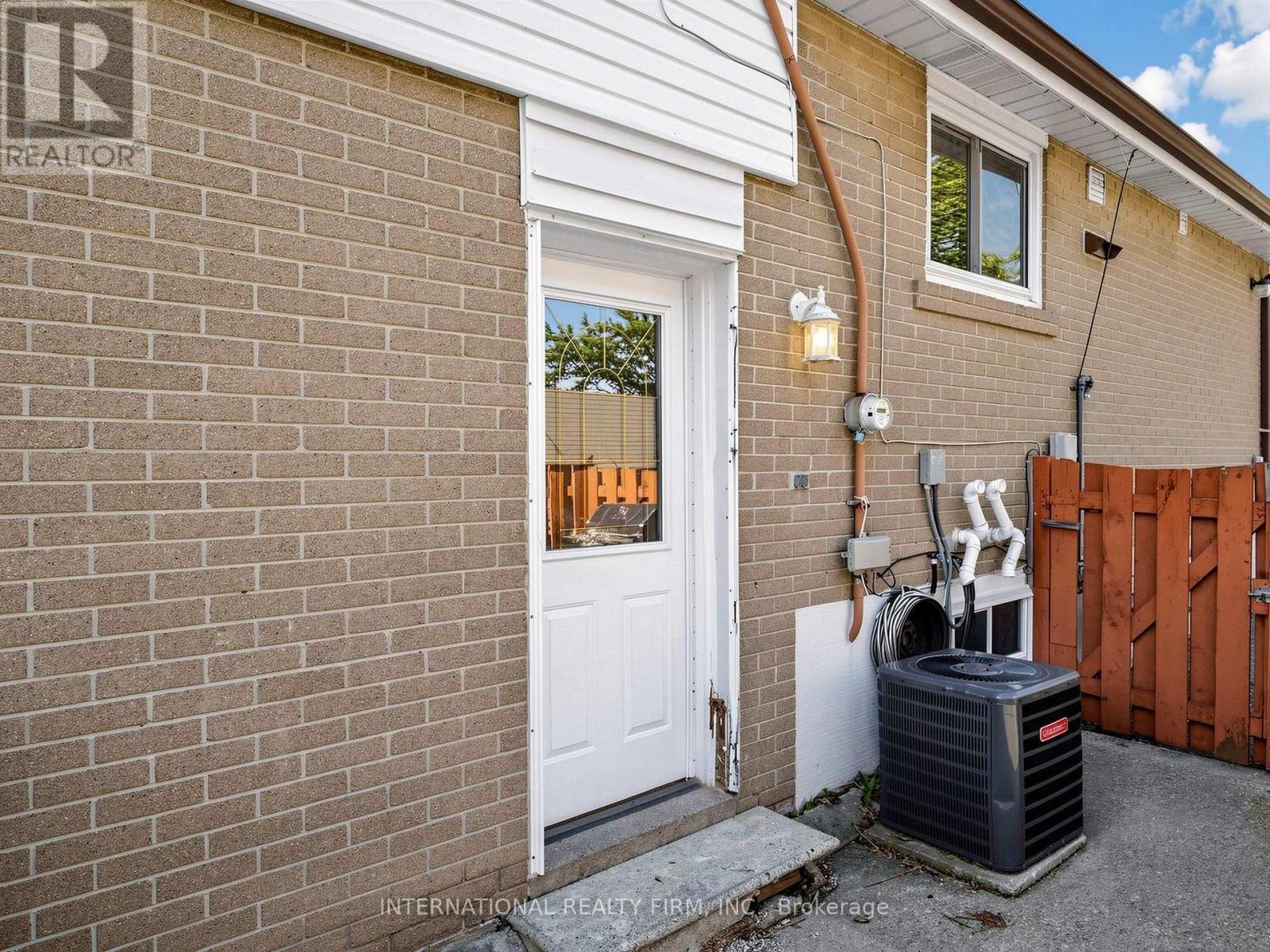 33 Danesbury Crescent, Brampton, Ontario  L6T 1T2 - Photo 31 - W13093766