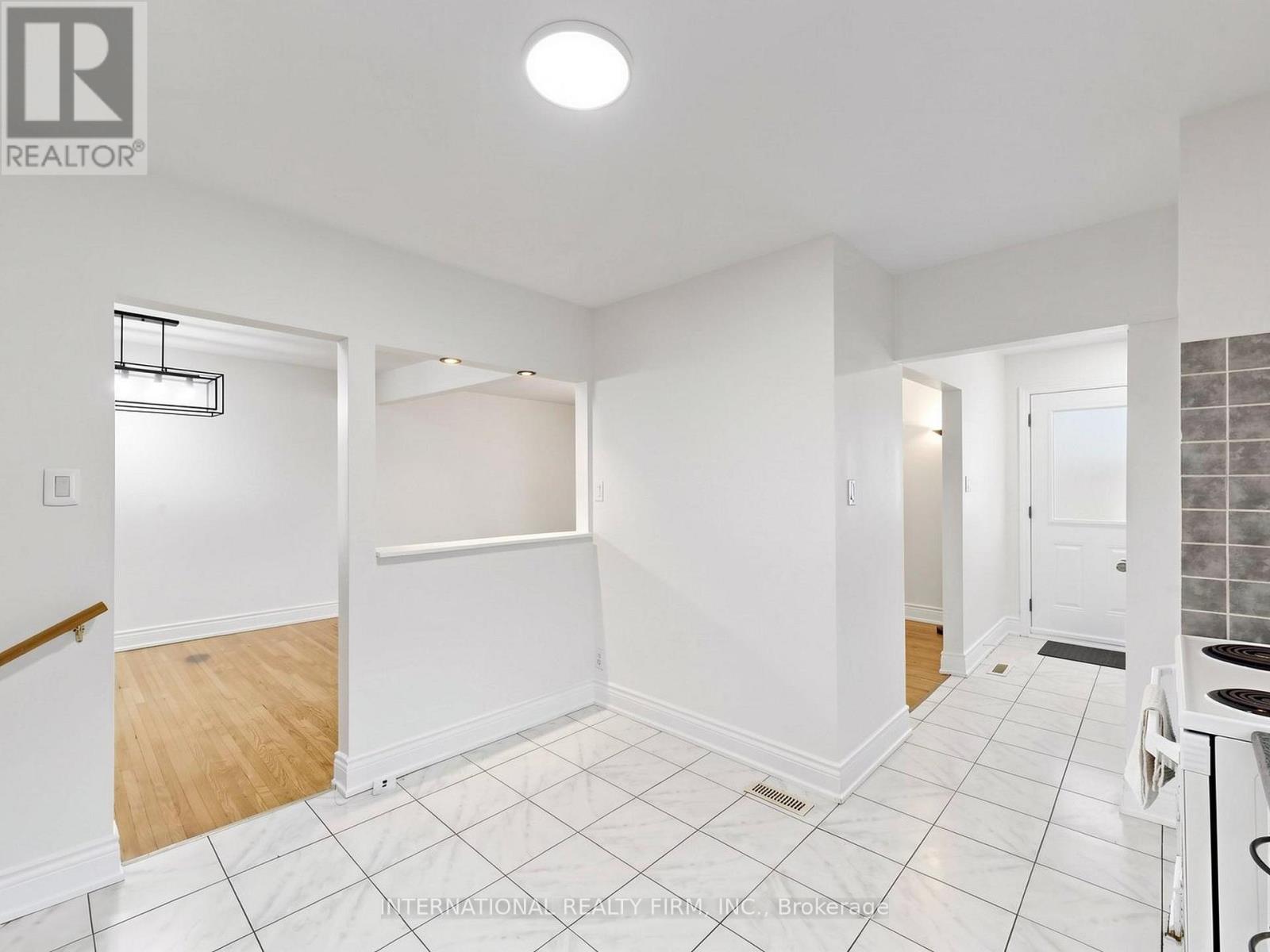 33 Danesbury Crescent, Brampton, Ontario  L6T 1T2 - Photo 5 - W13093766