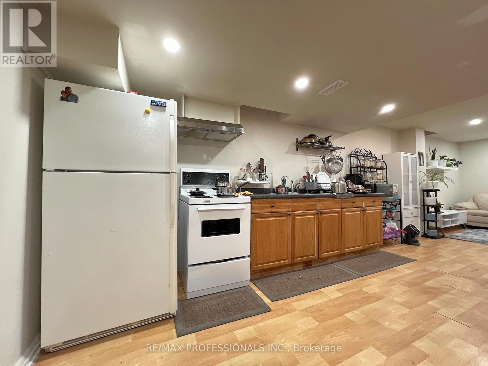 3895 Henrietta Way, Mississauga, Ontario  L5M 7Y4 - Photo 21 - W13093826