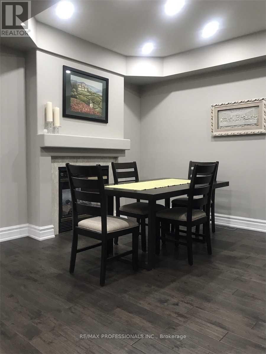 3895 Henrietta Way, Mississauga, Ontario  L5M 7Y4 - Photo 3 - W13093826