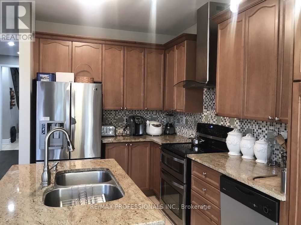 3895 Henrietta Way, Mississauga, Ontario  L5M 7Y4 - Photo 4 - W13093826