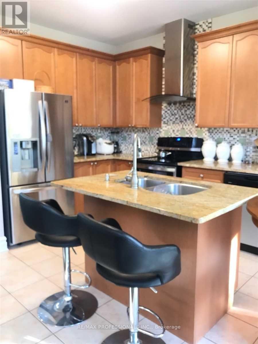 3895 Henrietta Way, Mississauga, Ontario  L5M 7Y4 - Photo 5 - W13093826