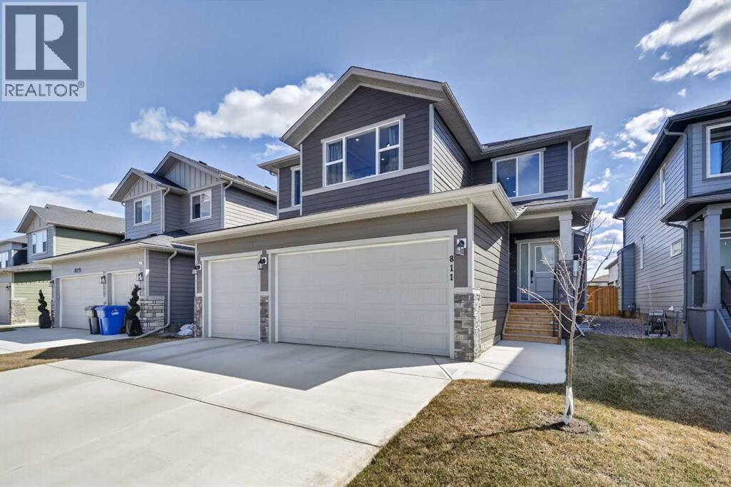 811 Mandalay Link, Carstairs, Alberta  T0M 0N0 - Photo 2 - A2305316