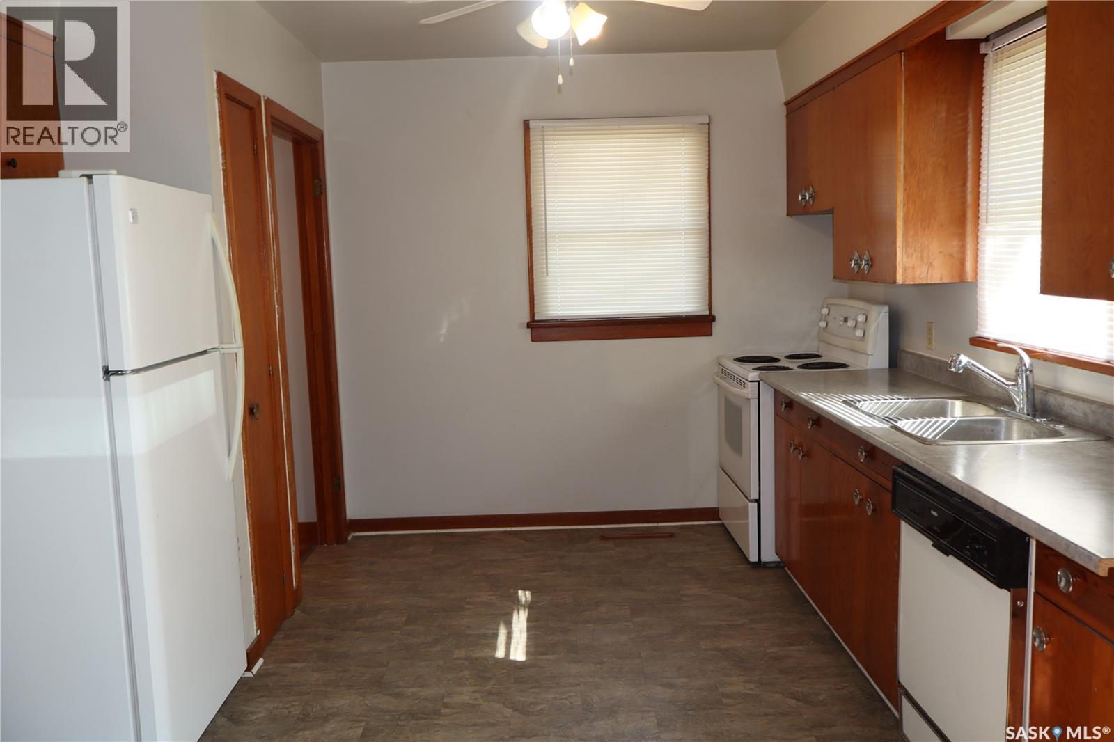 505 3rd Avenue E, Assiniboia, Saskatchewan  S0H 0B0 - Photo 4 - SK035162