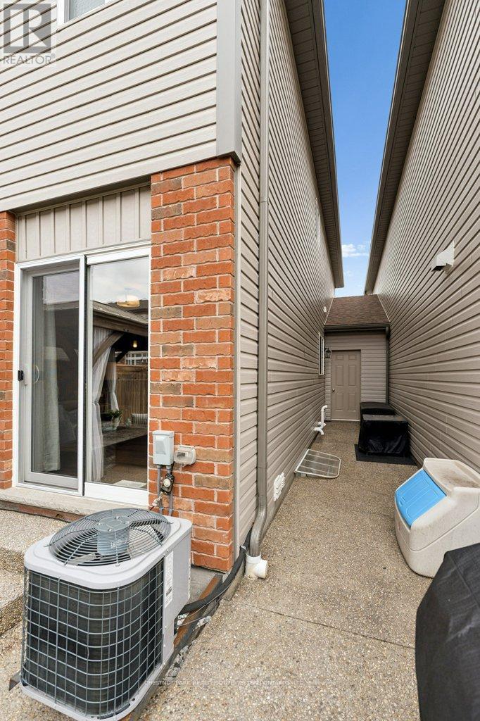 23 Valleybrook Drive, Kitchener, Ontario  N2A 0J9 - Photo 38 - X13093758