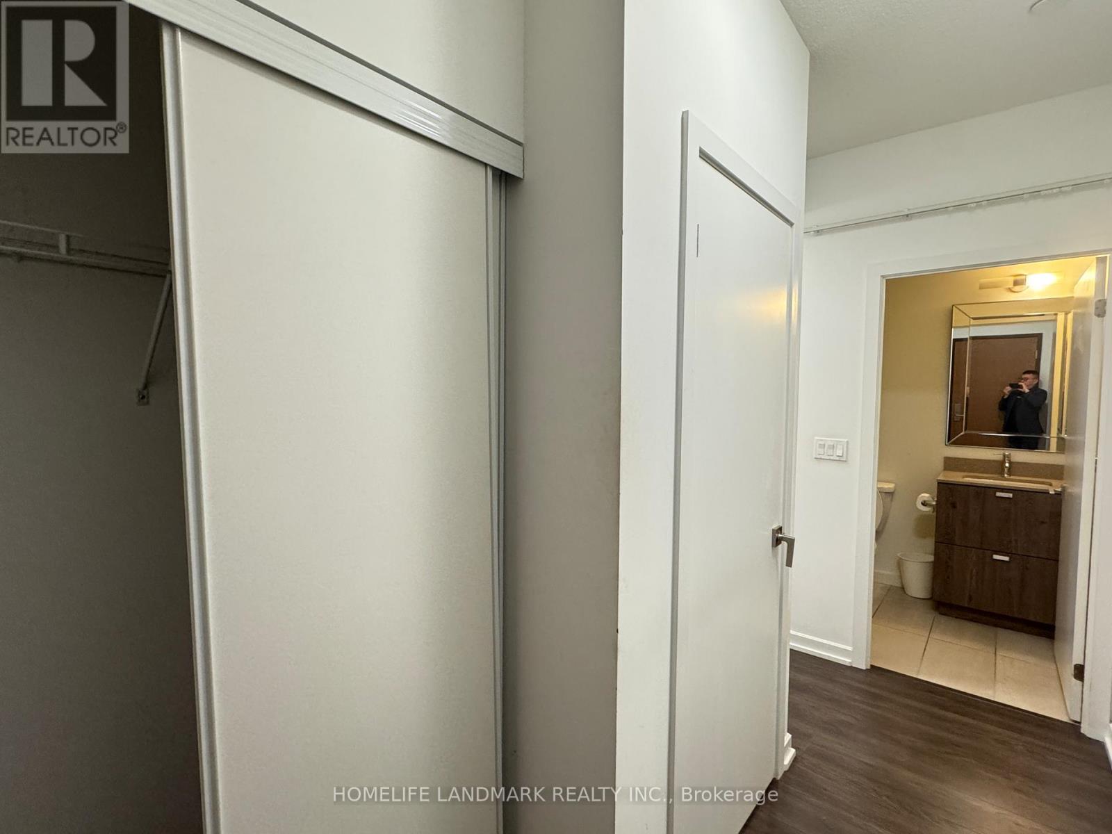303 - 56 Forest Manor Road, Toronto, Ontario  M2J 0E5 - Photo 8 - C12831574