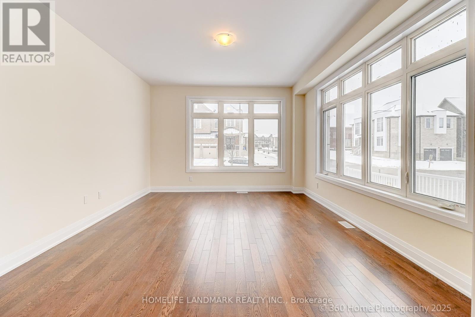 8 Mapleton Street, Richmond Hill, Ontario  L4E 1N1 - Photo 5 - N13093844