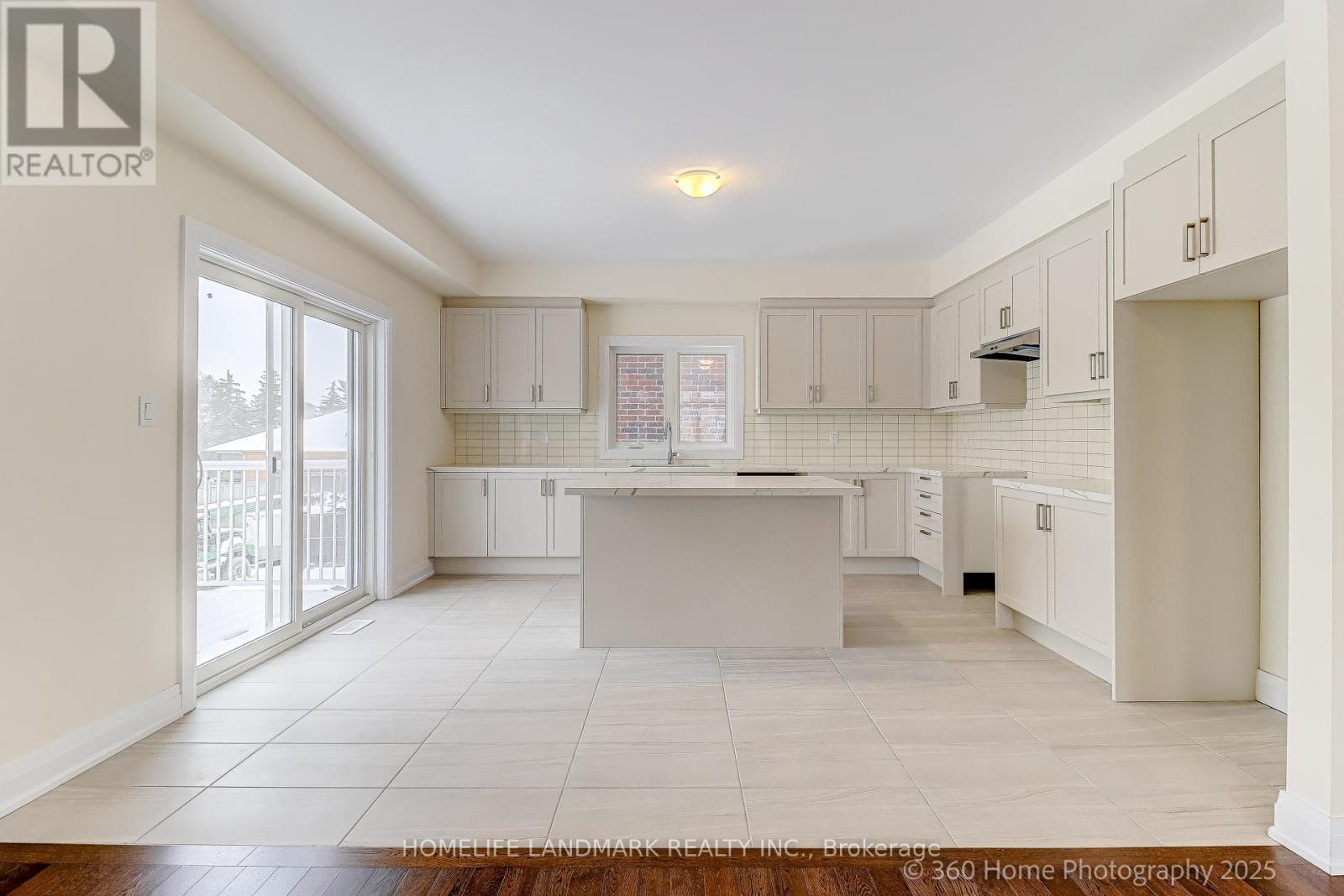8 Mapleton Street, Richmond Hill, Ontario  L4E 1N1 - Photo 6 - N13093844