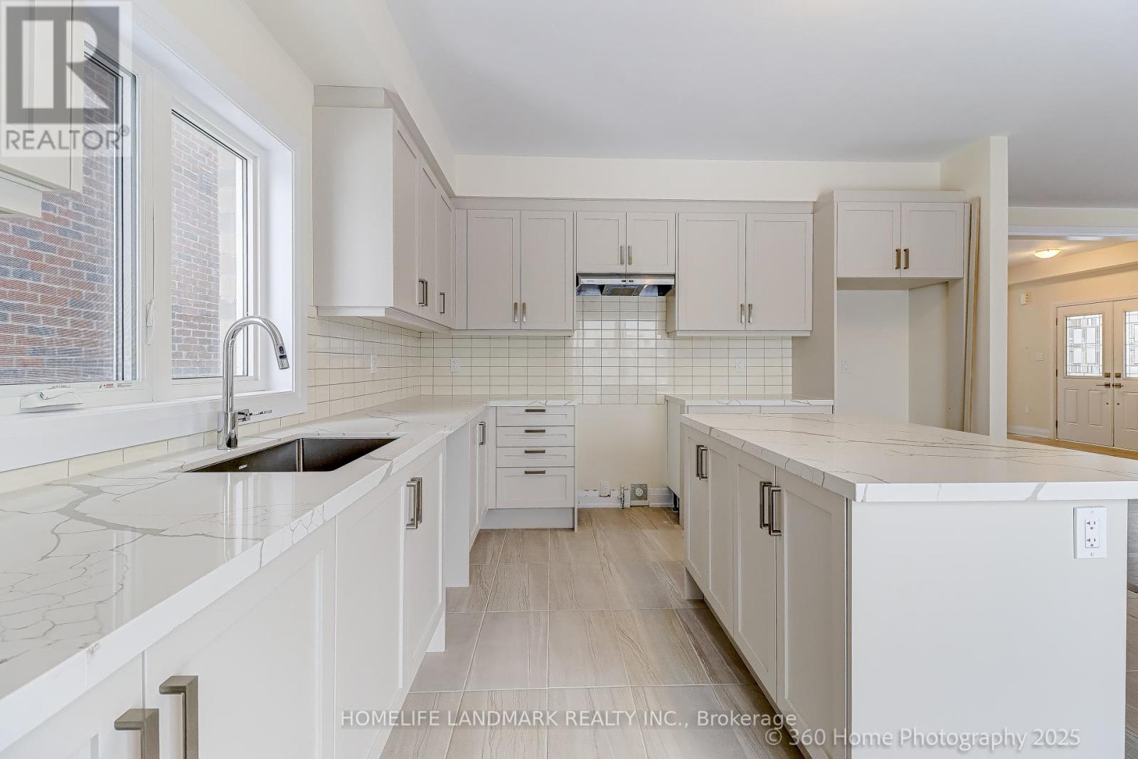 8 Mapleton Street, Richmond Hill, Ontario  L4E 1N1 - Photo 7 - N13093844