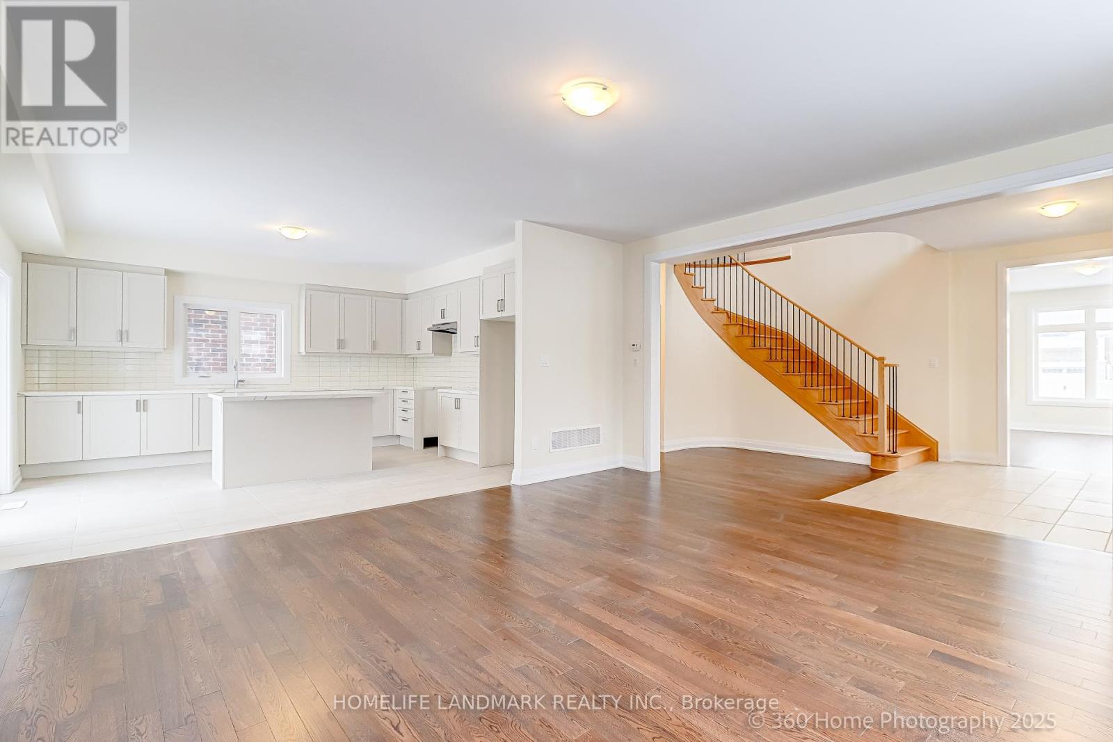 8 Mapleton Street, Richmond Hill, Ontario  L4E 1N1 - Photo 9 - N13093844