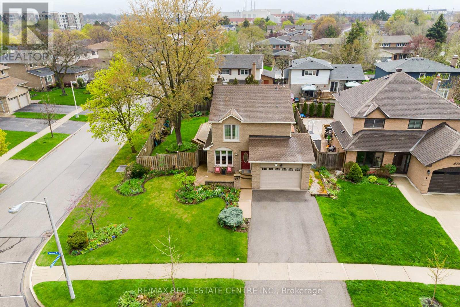 569 Vanier Drive, Milton, Ontario  L9T 4S4 - Photo 2 - W13093856