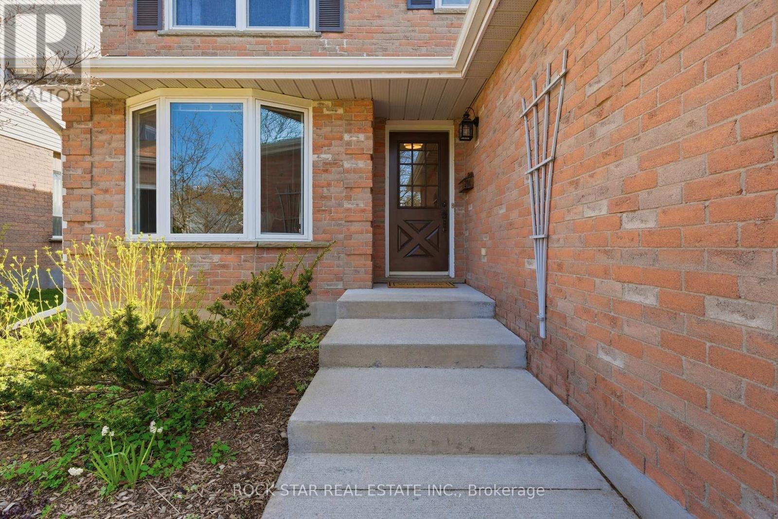 18 Northforest Trail, Kitchener, Ontario  N2N 2Y7 - Photo 5 - X13093850
