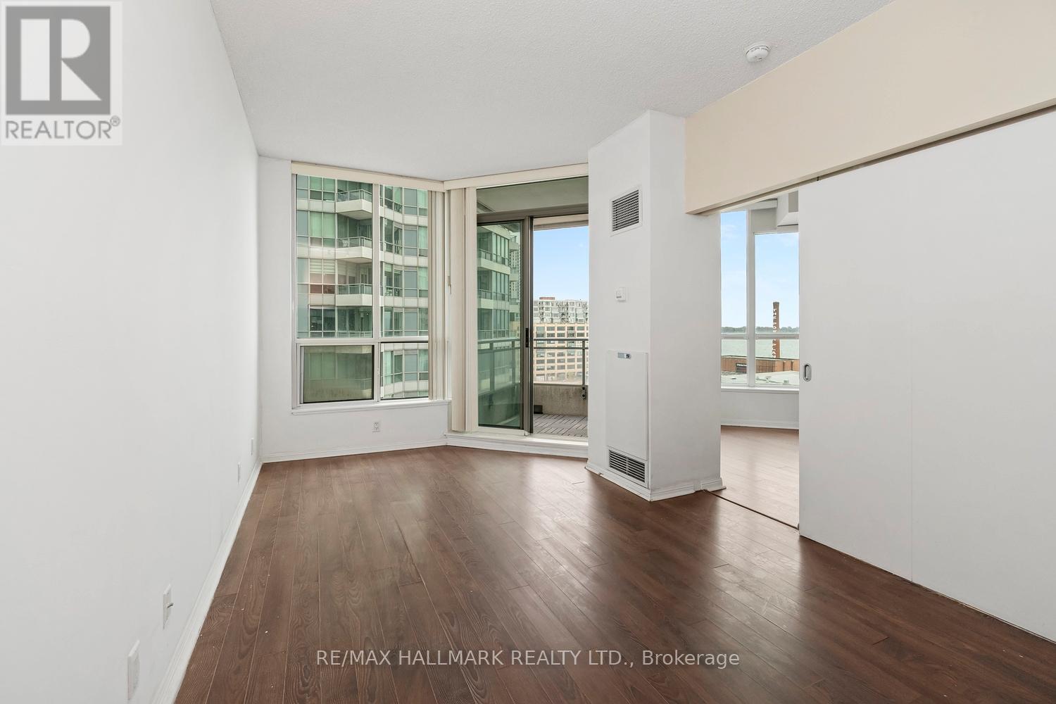 1119 - 230 Queens Quay W, Toronto, Ontario  M5J 2Y7 - Photo 8 - C13093896
