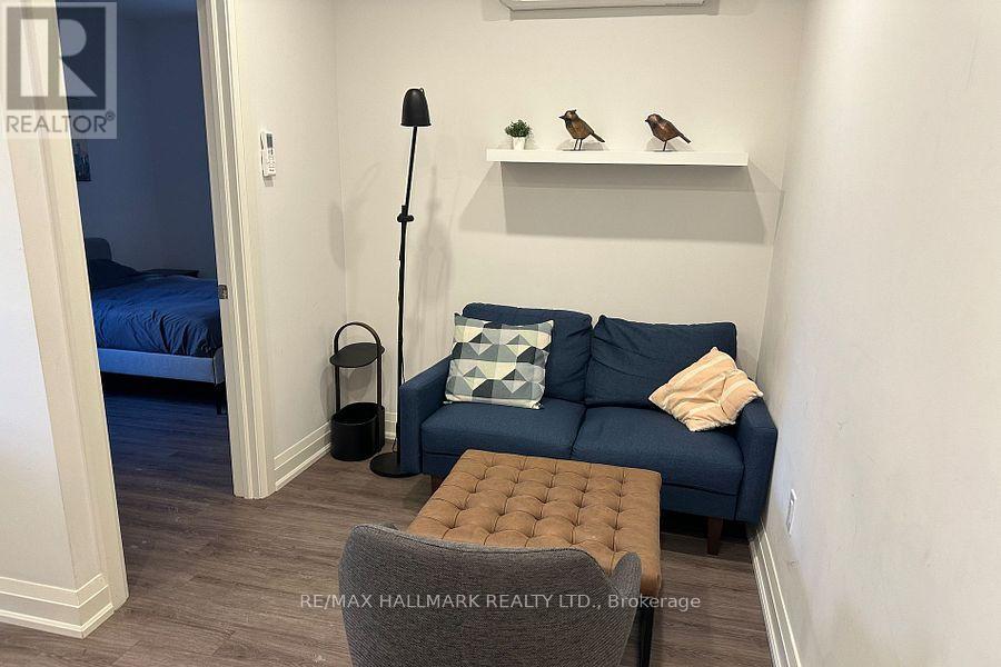 4 - 595 St Clair Avenue W, Toronto, Ontario  M6C 1A3 - Photo 2 - C13093924