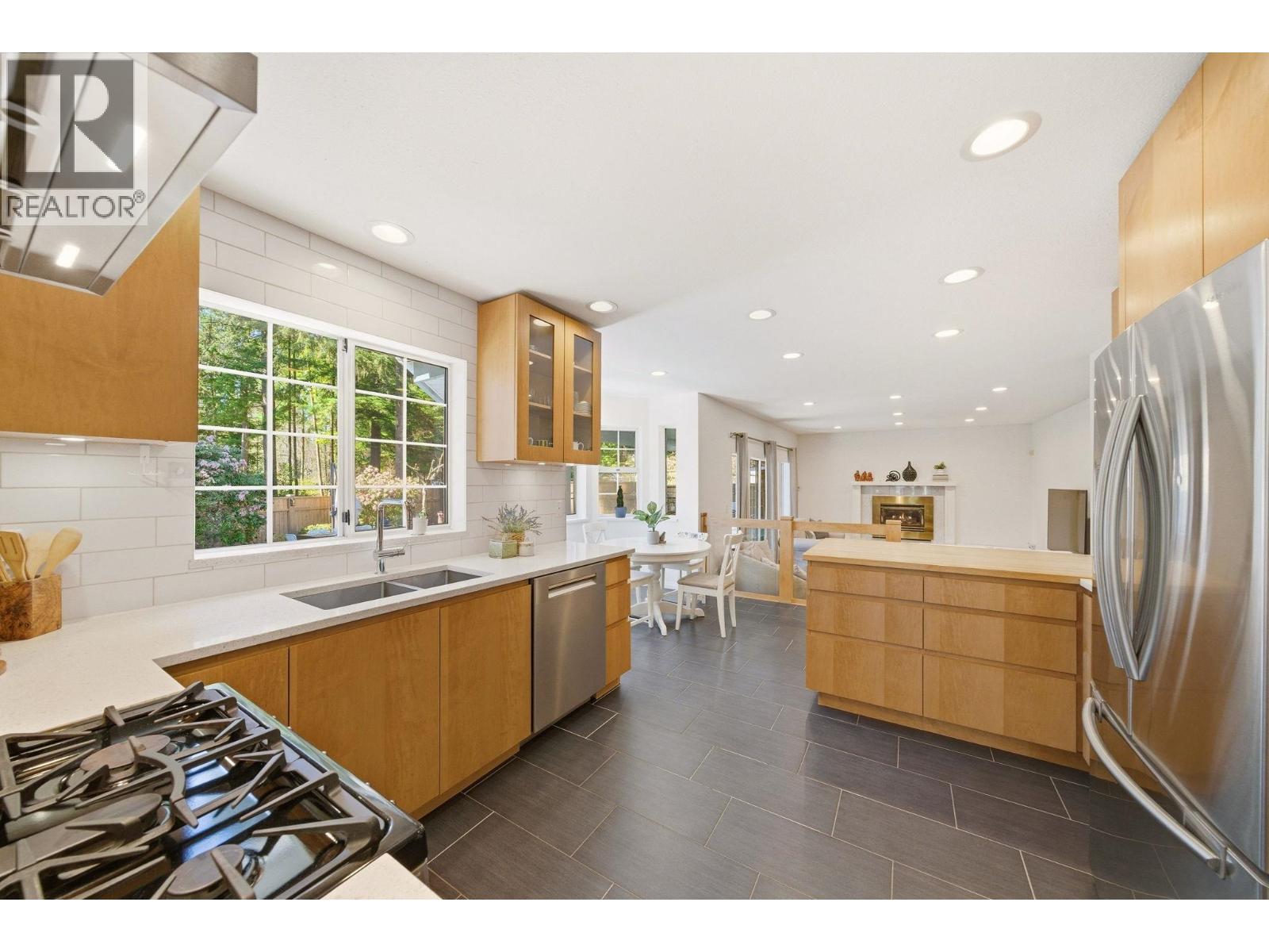 4063 Shone Road, North Vancouver, British Columbia  V7G 2N4 - Photo 10 - R3120497
