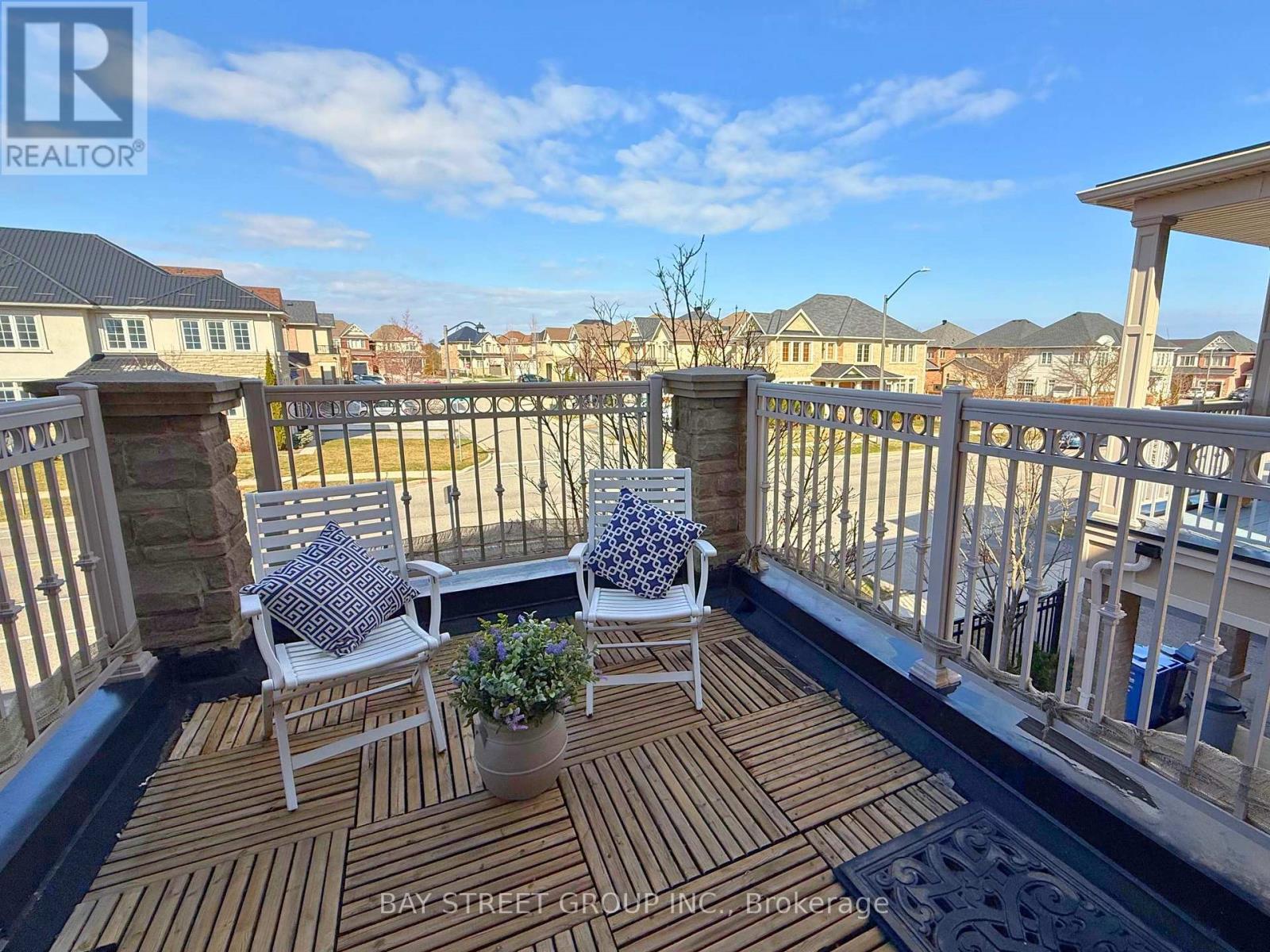 2564 Grand Oak Trail, Oakville, Ontario  L6M 0S4 - Photo 2 - W13093894