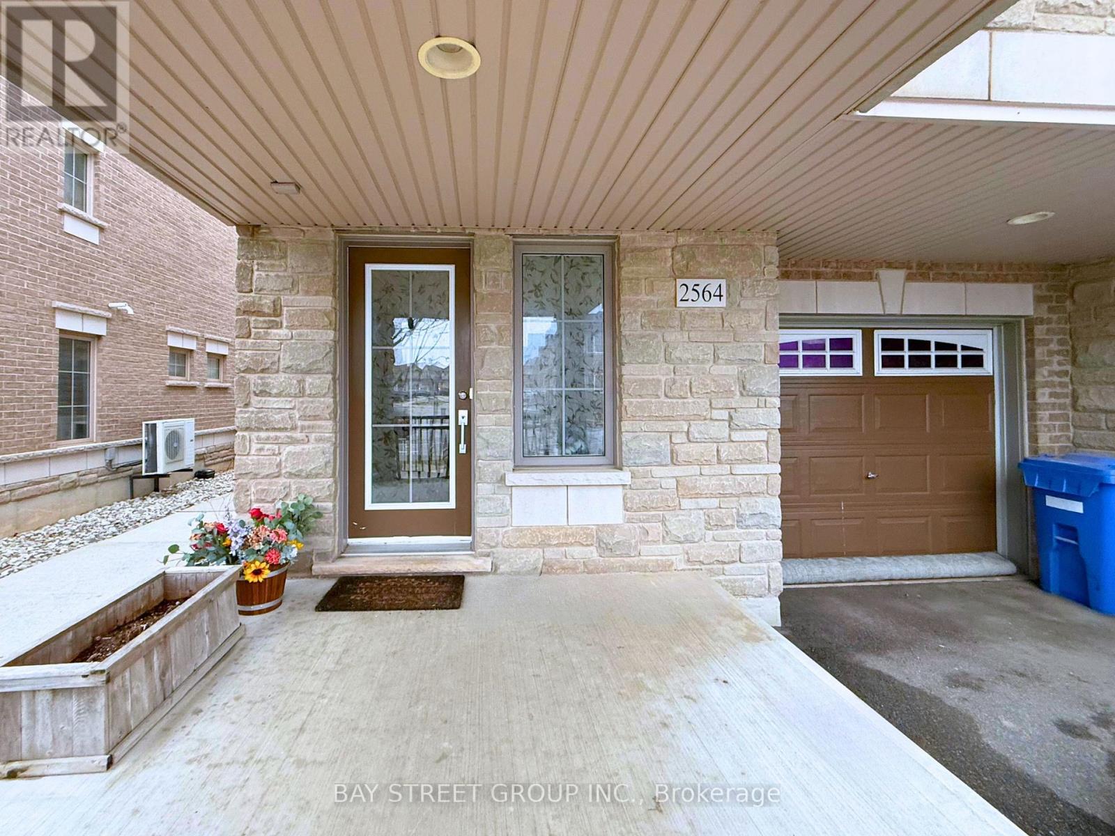 2564 Grand Oak Trail, Oakville, Ontario  L6M 0S4 - Photo 4 - W13093894