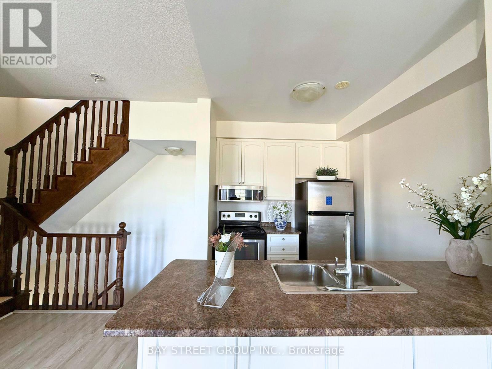 2564 Grand Oak Trail, Oakville, Ontario  L6M 0S4 - Photo 9 - W13093894
