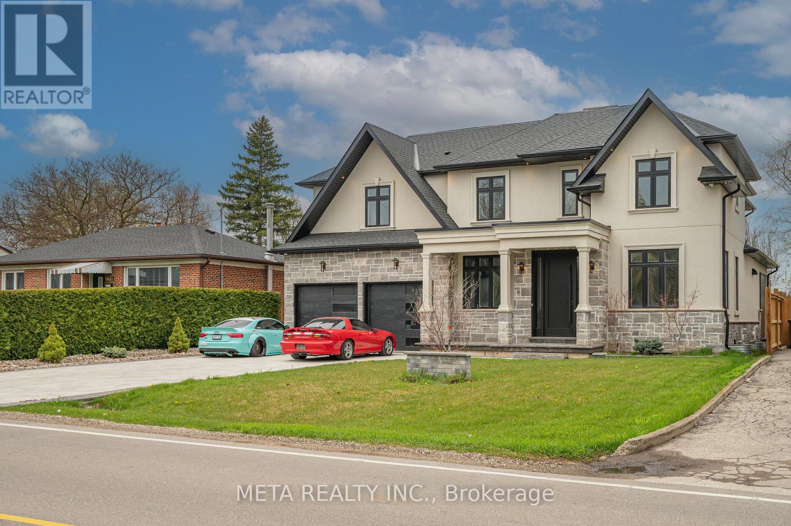 1035 Pinegrove Road, Oakville, Ontario  L6L 2W3 - Photo 3 - W13093904