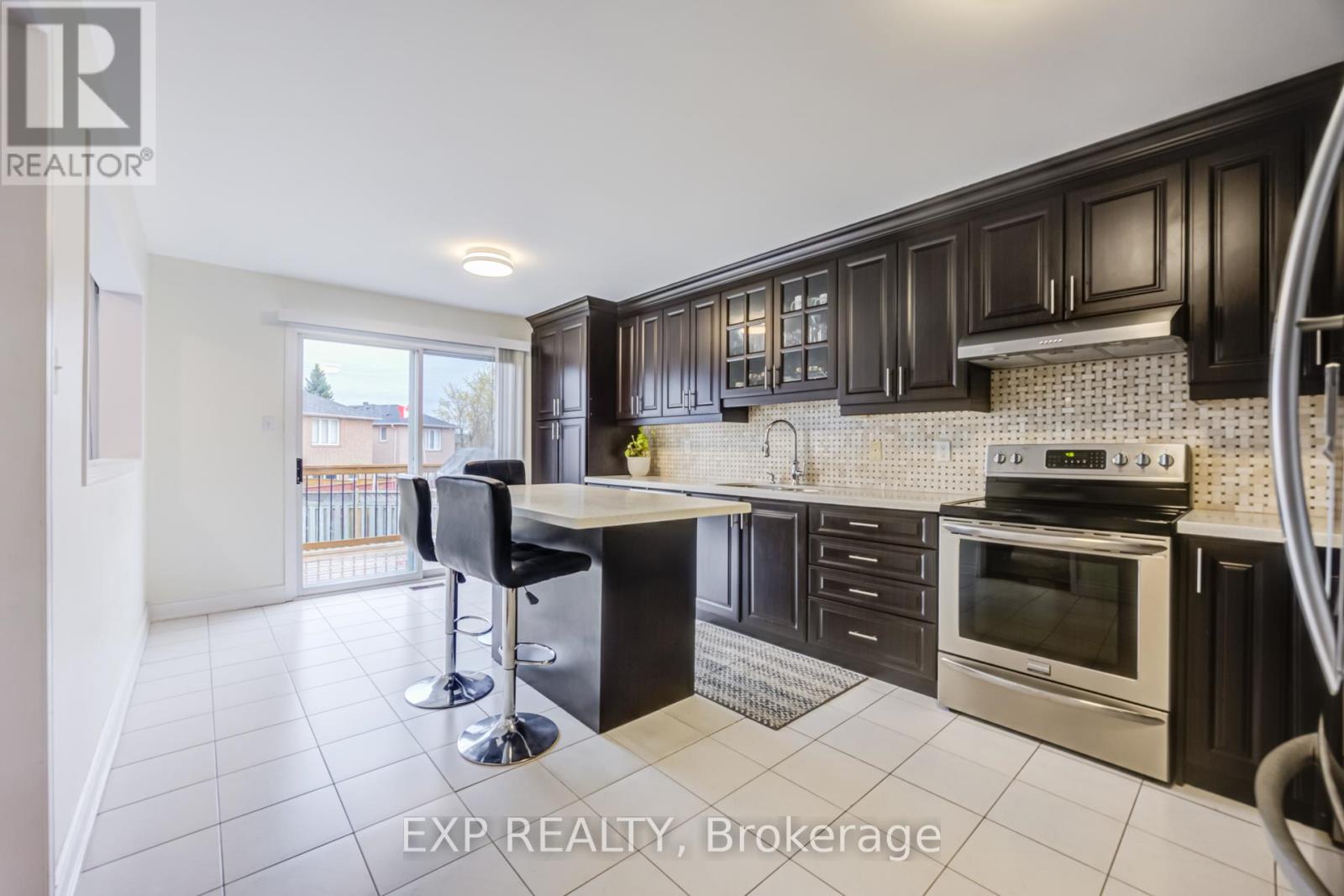 7 Flaming Oak Court, Brampton, Ontario  L6Y 4G5 - Photo 12 - W13093910