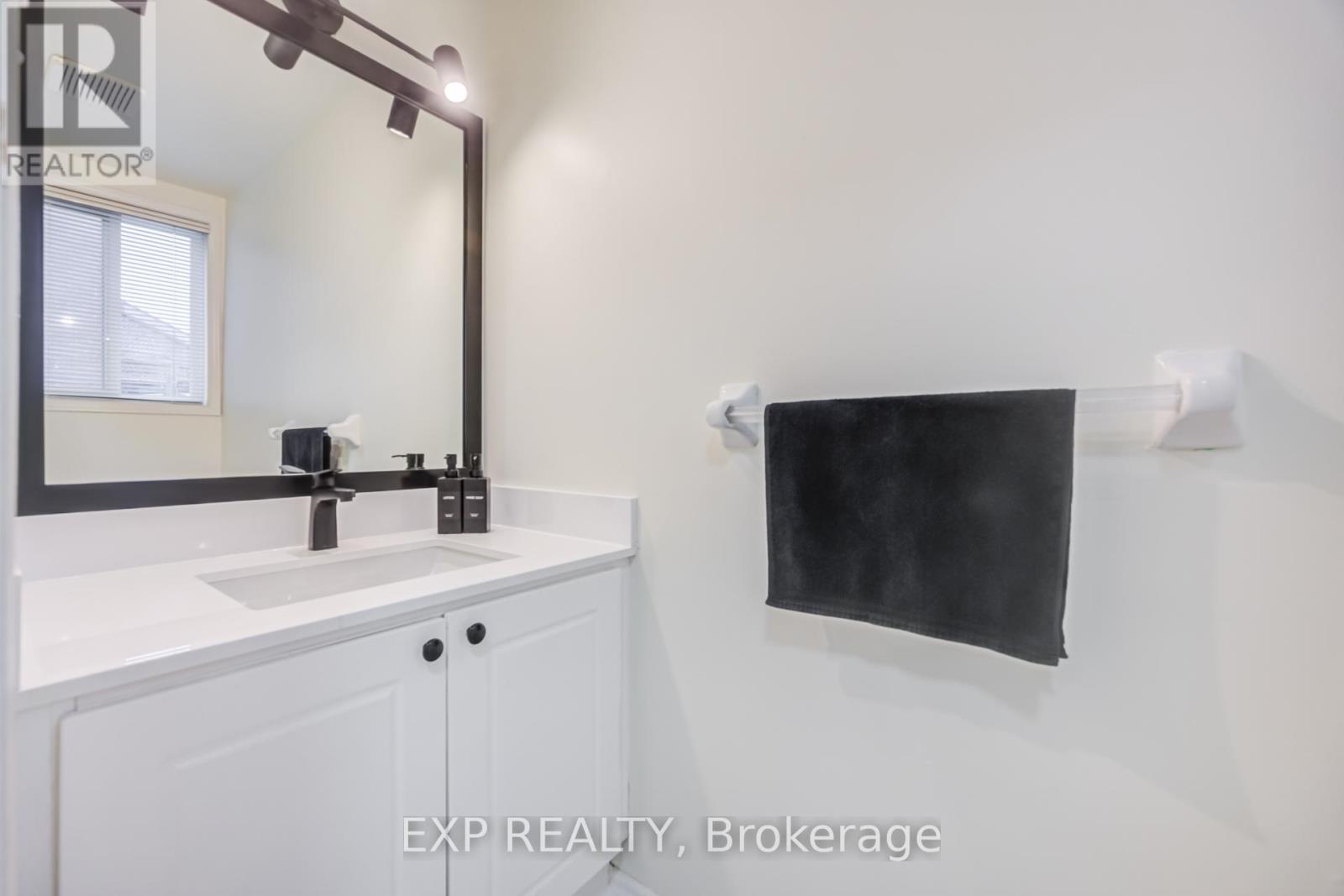 7 Flaming Oak Court, Brampton, Ontario  L6Y 4G5 - Photo 18 - W13093910
