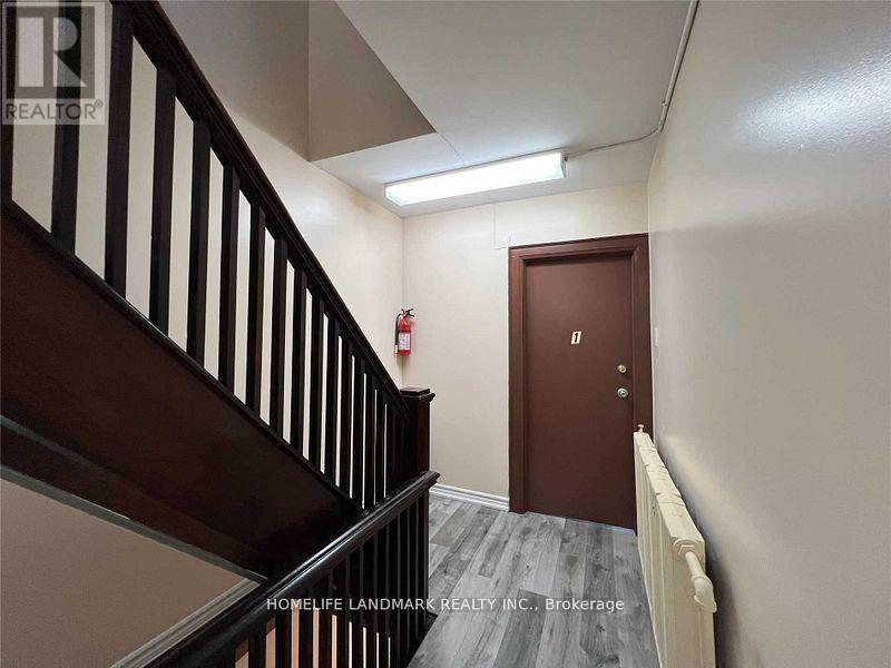 Apt 1 - 2398 Bloor Street W, Toronto, Ontario  M6S 1P5 - Photo 2 - W13093914