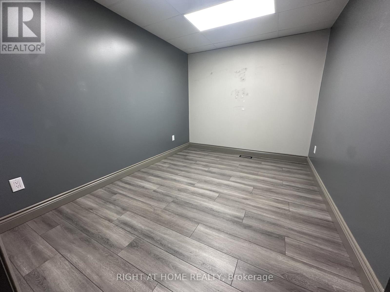 4 - 1228 Gorham Street, Newmarket, Ontario  L3Y 8Z1 - Photo 21 - N12798814