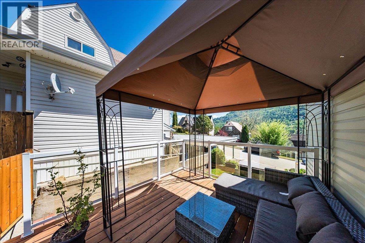 725 Shakespeare Street, Warfield, British Columbia  V1R 2B3 - Photo 29 - 10386168