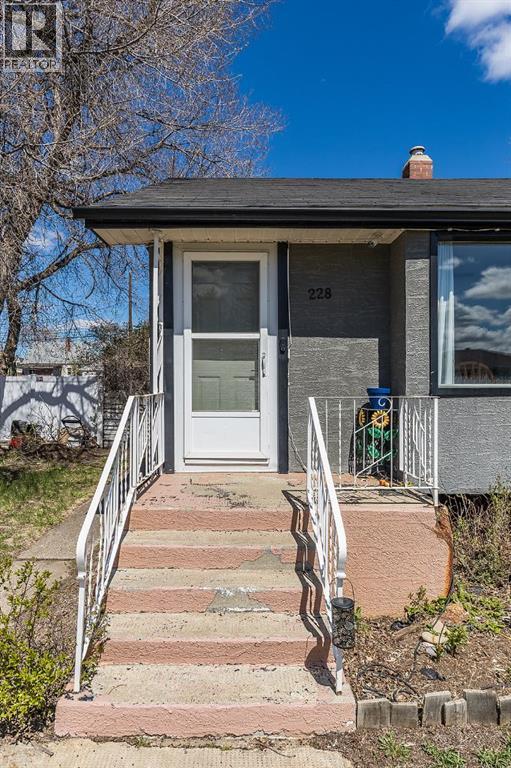 228 11 Street Sw, Medicine Hat, Alberta  T1A 4S4 - Photo 5 - A2308538
