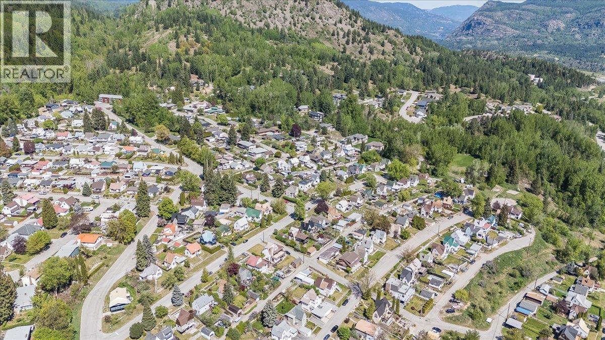 725 Shakespeare Street, Warfield, British Columbia  V1R 2B3 - Photo 49 - 10386168