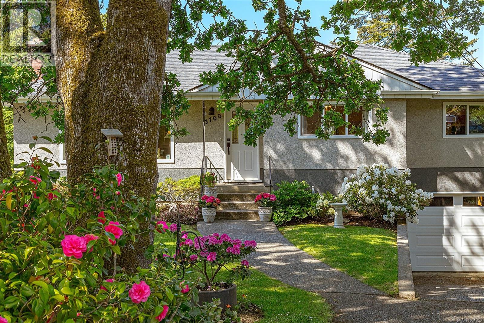 3700 Kathleen St, Saanich, British Columbia