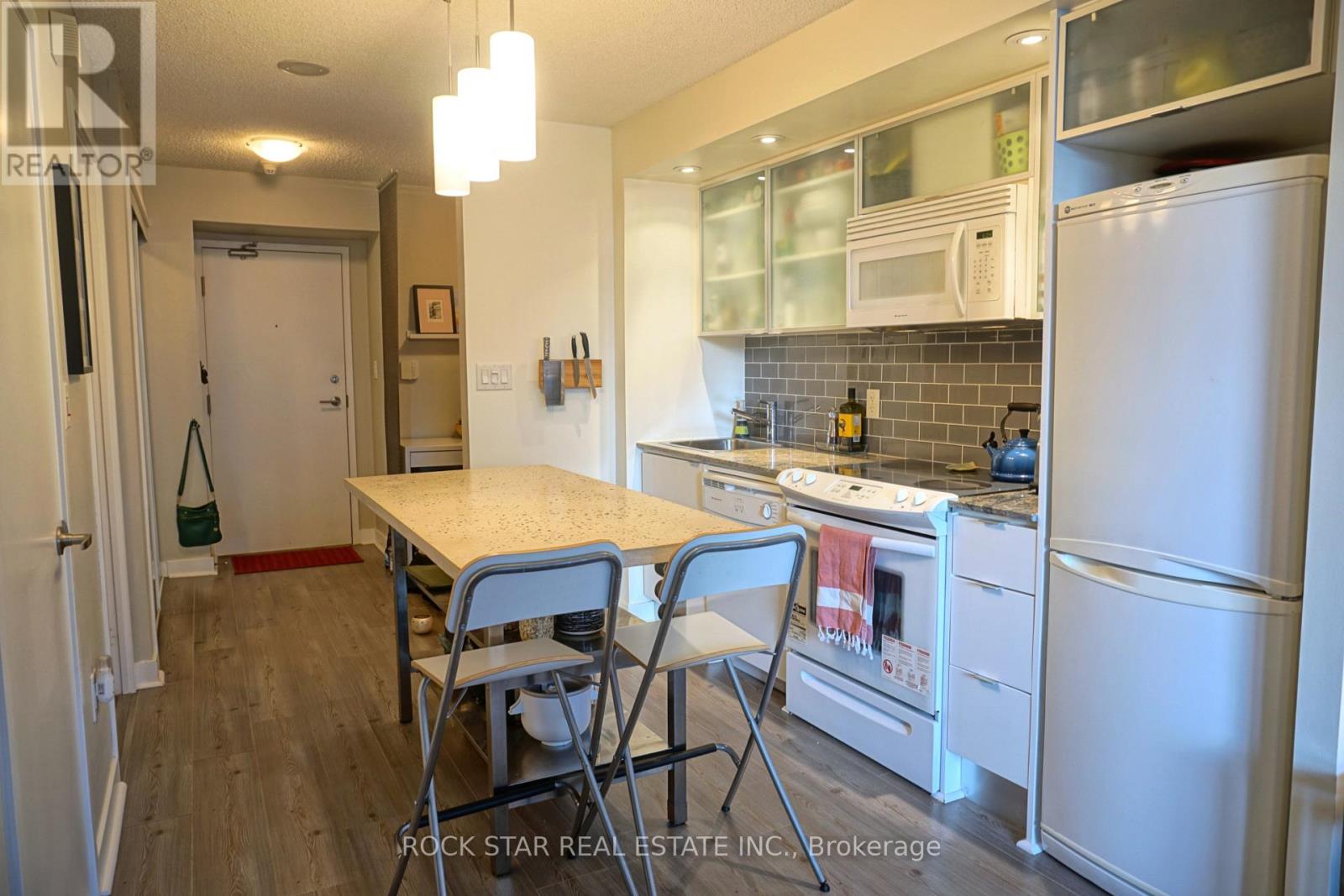 911 - 25 Telegram Mews, Toronto, Ontario  M5V 3Z1 - Photo 2 - C13093950