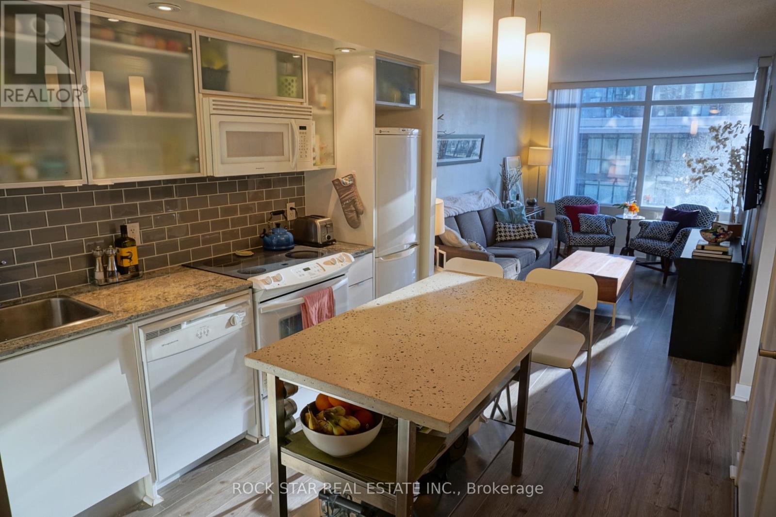 911 - 25 Telegram Mews, Toronto, Ontario  M5V 3Z1 - Photo 3 - C13093950