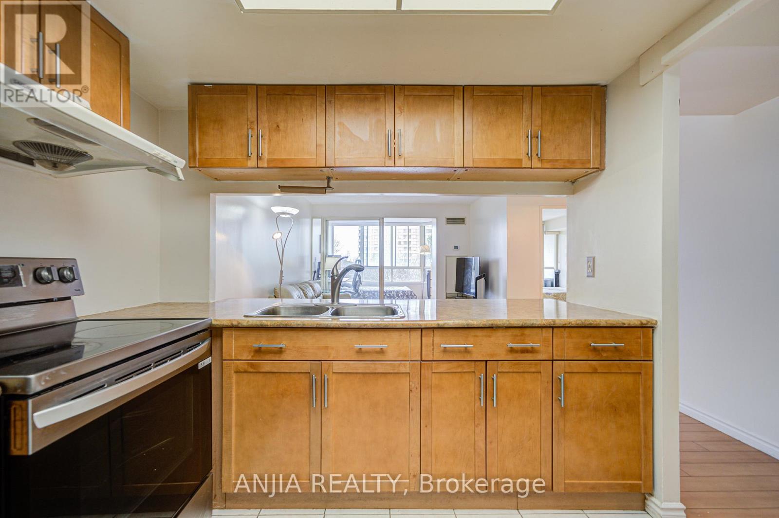 512 - 225 Bamburgh Circle, Toronto (Steeles), Ontario  M1W 3X9 - Photo 34 - E13093948