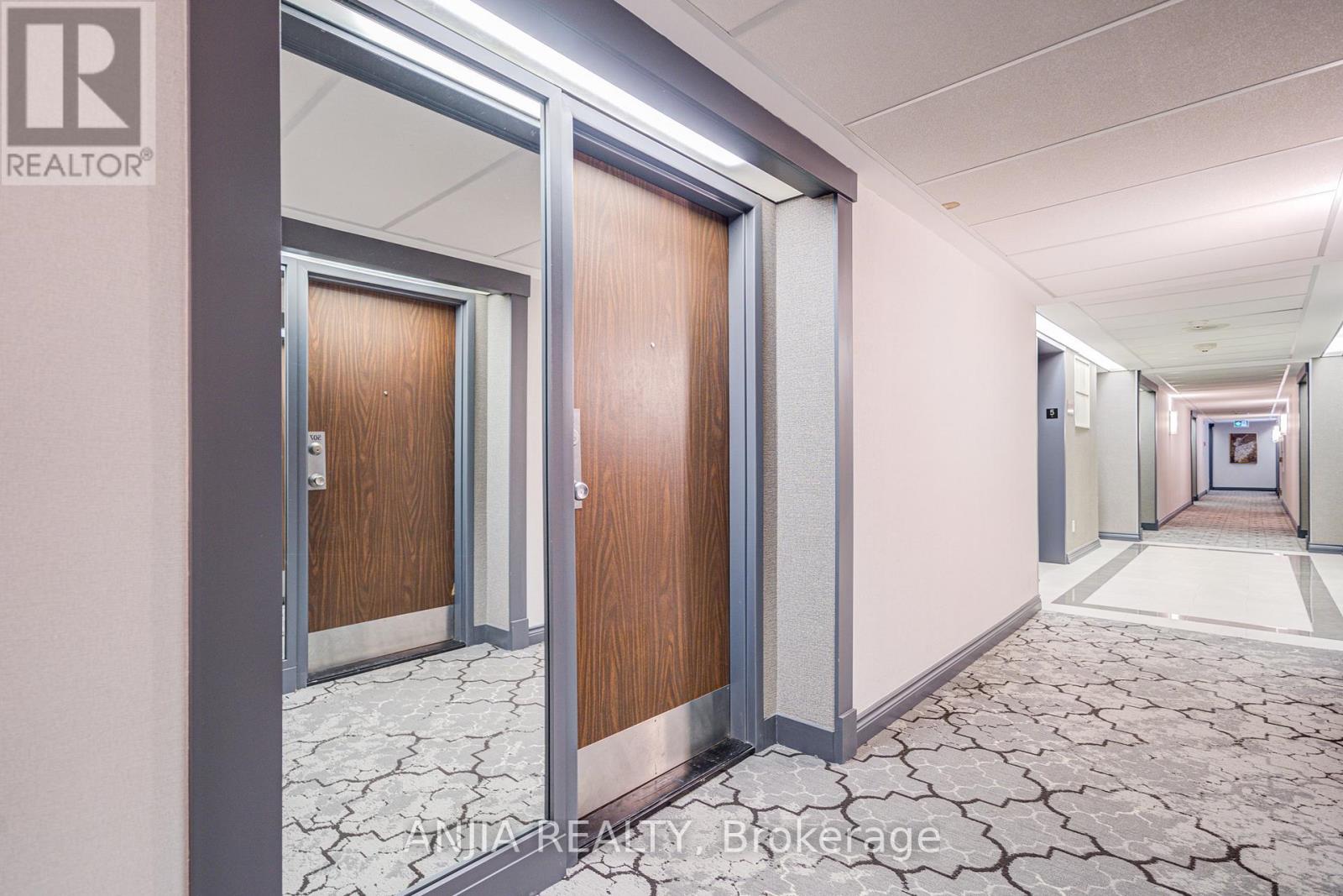 512 - 225 Bamburgh Circle, Toronto (Steeles), Ontario  M1W 3X9 - Photo 7 - E13093948