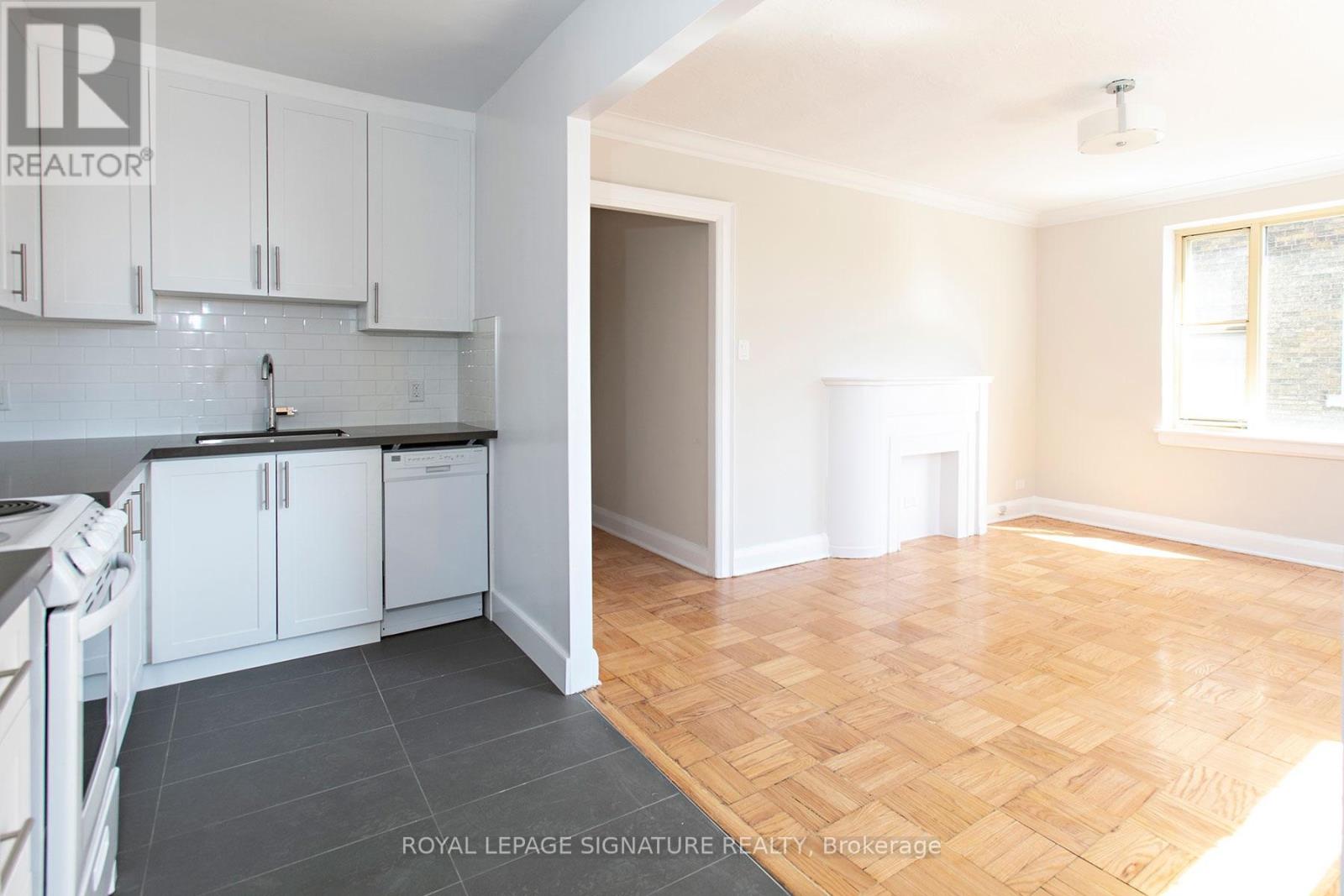 402 - 394 AVENUE ROAD, Toronto, Ontario