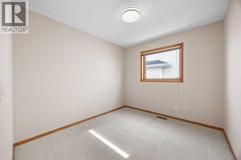 119 Valley Glen Bay NW, Calgary, Alberta  T3B 5P9 - Photo 16 - A2303270