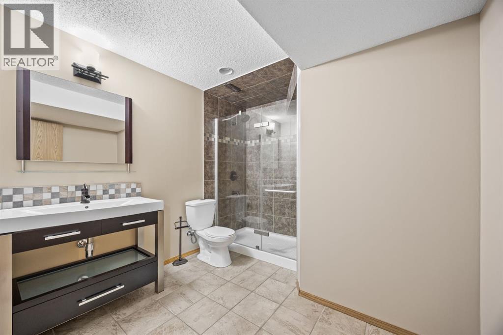 119 Valley Glen Bay NW, Calgary, Alberta  T3B 5P9 - Photo 38 - A2303270