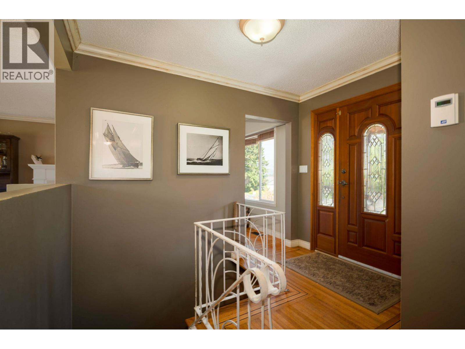 893 Friar Crescent, North Vancouver, British Columbia  V7G 1M5 - Photo 3 - R3120684
